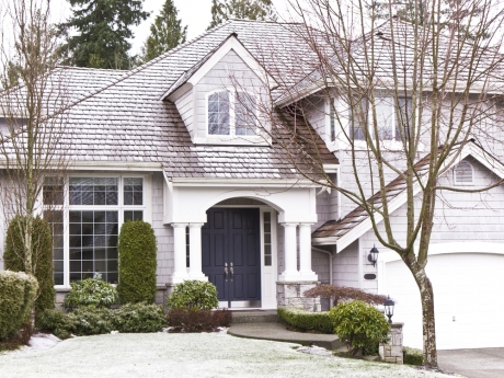 house with snow dusting at beginning of winter